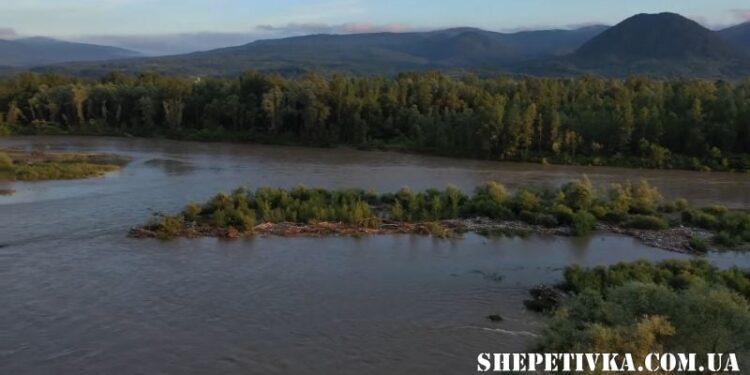 На острівці посеред Тиси знайшли тіло 42-річного мешканця Хмельниччини —Хмельнитчина