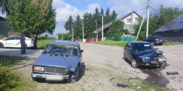 На Шепетівщині зіткнулись два автомобілі: один з водіїв у лікарні —Хмельнитчина