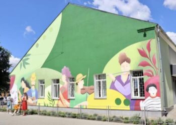 На стіні дитячої школи мистецтв з’явився мурал  — Новости Черкасс