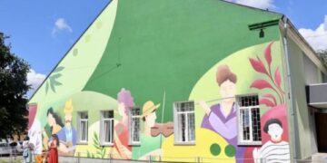 На стіні дитячої школи мистецтв з’явився мурал  — Новости Черкасс