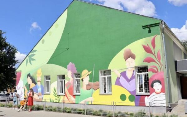 На стіні дитячої школи мистецтв з’явився мурал  — Новости Черкасс