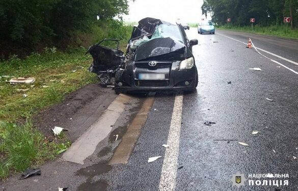 На Уманщині зіштувхнулися вантажівка та легковик: загинула жінка