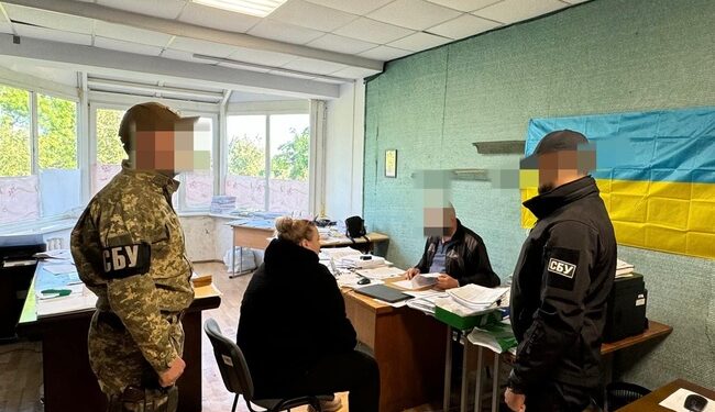 Підбурювала місцевих до сепаратизму: оголошено підозру мешканці Херсонщини