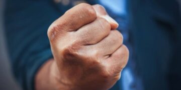 Побив працівника поліції чоловік на Тернопільщині