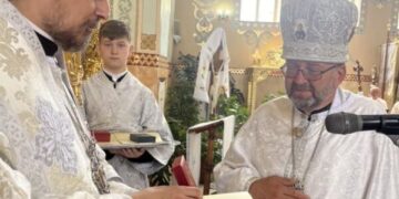 Протоієрея Мирослава Ожибка нагородив орденом Епіфаній