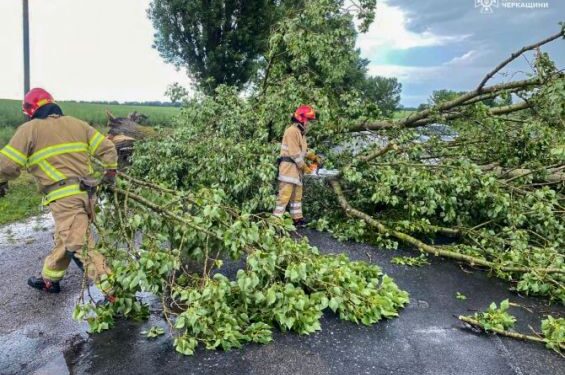 Рятувальники ліквідували наслідки негоди  — Новости Черкасс