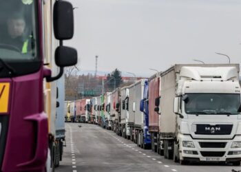 Сезонні обмеження для вантажівок у спеку діятимуть з 1 липня – Экономика