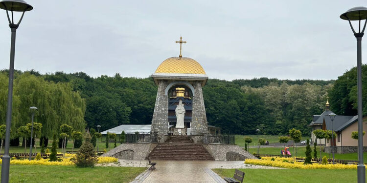 Священник з Івано-Франківщини відповів, чи може віра жити окремо від церкви
