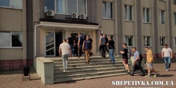 У будівлі Нетішинської міської ради проводять обшуки? —Хмельнитчина