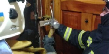 У центрі Тернополя 53-річна жінка застрягла у підсобці