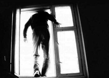 У Черкасах чоловік вистрибнув із восьмого поверху