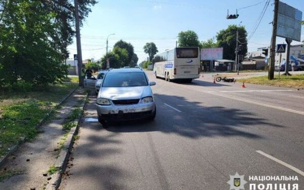 У Черкасах зіштовхнулися автомобіль та мопед — Новини Черкащіни