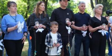 У Миколаєві вшанували пам’ять дітей, які загинули внаслідок збройної агресії рф проти України » Миколаївський Оглядач