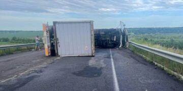 У поліції повідомили деталі аварії на Уманщині, через яку був перекритий рух транспорту