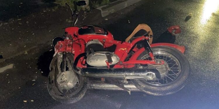 У Шепетівці мотоцикліст влетів у електроопору та потрапив до реанімації —Хмельнитчина