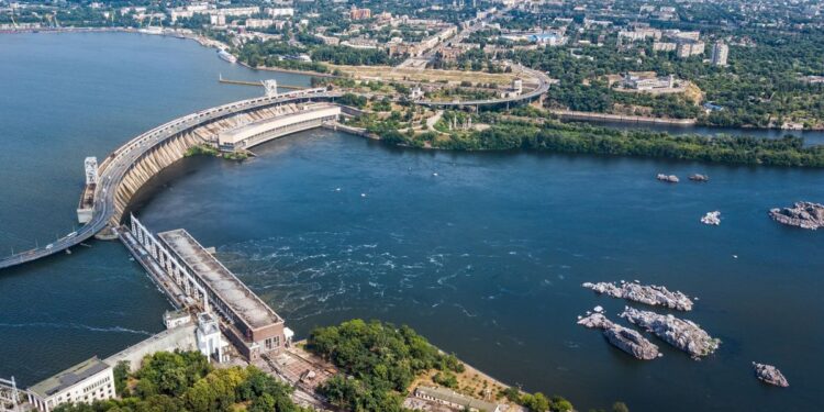 У Запоріжжі на вихідні не будуть відкривати рух греблею Дніпрогес  | Новости Запорожья