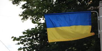 У Запоріжжі прикрашають проспект Соборний до Дня Конституції – що роблять | Новости Запорожья