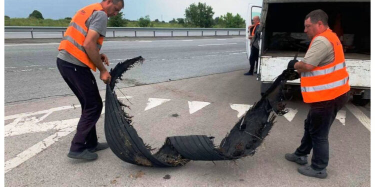 У Житомирській області ліквідовують наслідки негоди та вибоїни на дорогах державного значення | Журнал Житомира