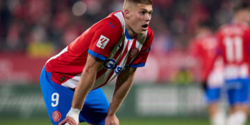 В борьбу за Артема Довбика вступают два клуба из Серии А