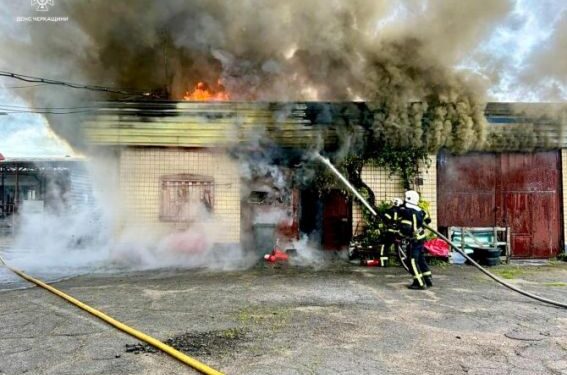 В Умані рятувальники ліквідували пожежу  — Новости Черкасс
