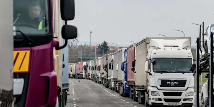 Вантажівки мають повернутися з ЄС в Україну: причина та кінцевий строк |  |