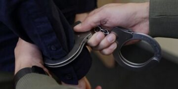 Вдерлися до будинку та побили: двоє жителів Золотоніщини пограбували жінку