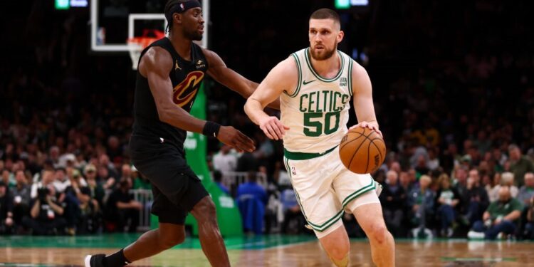 Виграй майку чемпіона НБА Святослава Михайлюка з його підписом! – Федерація баскетболу України