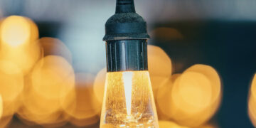 Через сезон високих температур: прикарпатців застерігають про виникнення аварійних ситуацій в електромережах