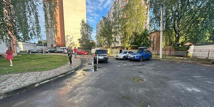 ДТП у Тернополі – під колеса авто потрапила 2-річна дитина