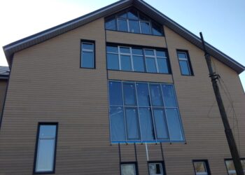 Фасадная доска из ДПК: особенности применения и преимущества