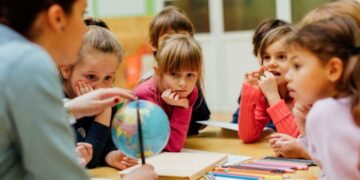 Яку зарплату отримують вчителі у Запоріжжі – статистика та порівняння з іншими регіонами | Новости Запорожья