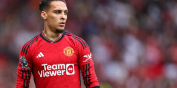 “Манчестер Юнайтед” отдает в аренду топового форварда