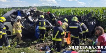 Маршрутний мікроавтобус “Рівне – Хмельницький” зіткнувся з вантажівкою: 14 осіб загинуло —Хмельнитчина