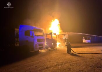 На Черкащині горіли вантажівки та причіп