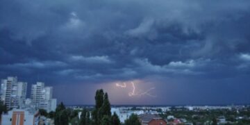 На Черкащині попереджають про грози та шквали