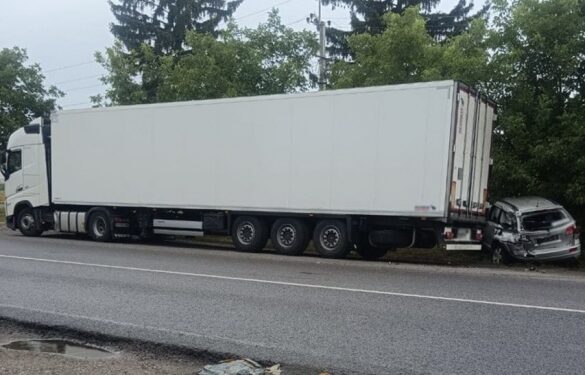 На Черкащині сталася ДТП між вантажівкою та легковим авто, у якому були четверо дітей