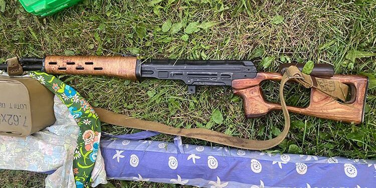 На Тернопільщині чоловік вирішив повчитись стріляти зі зброї: мешканці села викликали поліцію | Терміново новини Тернополя