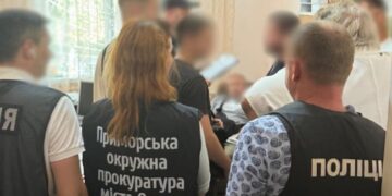 Одеські поліцейські затримали двох лікарів – сина та батька
