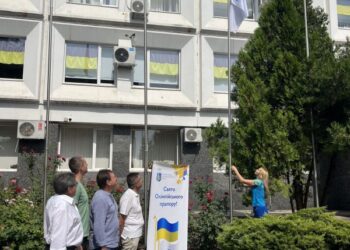 Олімпійський прапор замайорів на площі біля Черкаської міської ради — Новости Черкасс