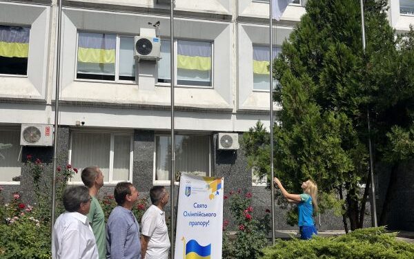 Олімпійський прапор замайорів на площі біля Черкаської міської ради — Новости Черкасс
