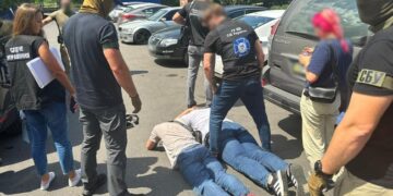 Поліцейські затримали групу людей за підозрою у виробленні фіктивних меддовідок