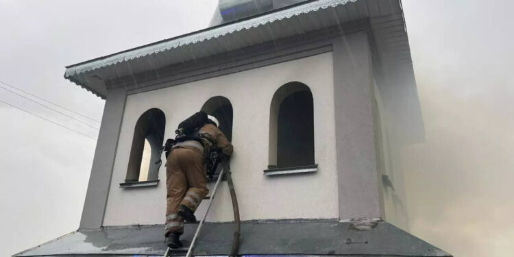 Причину пожежі встановлюють: на Калущині горіла дзвіниця (ФОТО)