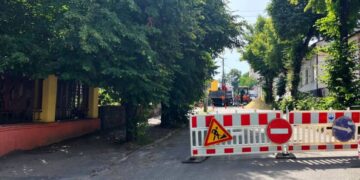 Провалля утворилось на вулиці Пирогова у Тернополі – рух перекрито