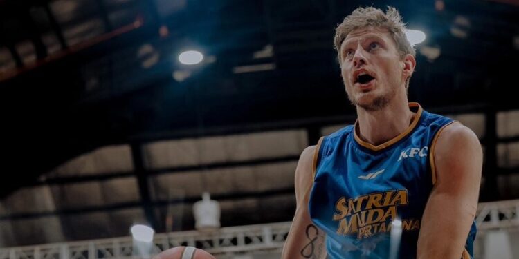 Пустовий допоміг своєму клубі обіграти лідера чемпіонату Індонезії – Федерація баскетболу України