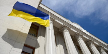 Рада підтримала законопроєкт, який дозволятиме підозрюваним у корупції чиновникам сплачувати штраф за правопорушення