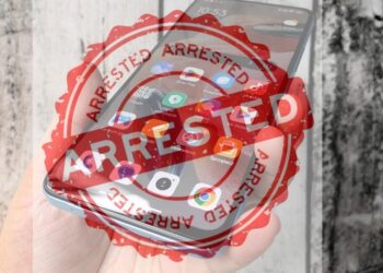 Суд арештував телефон одеського комунальника у справі про гуманітарні генератори