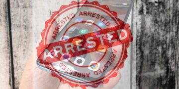 Суд арештував телефон одеського комунальника у справі про гуманітарні генератори