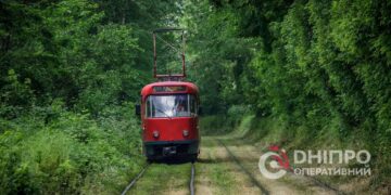 Трамваї, тролейбуси та автобуси у Дніпрі тимчасово змінять рух: схема об’їзду |  |