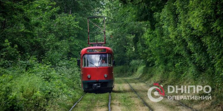 Трамваї, тролейбуси та автобуси у Дніпрі тимчасово змінять рух: схема об’їзду | |