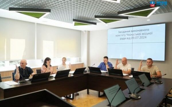 У Черкасах установлять інсталяцію «Серце надії» — Новости Черкасс